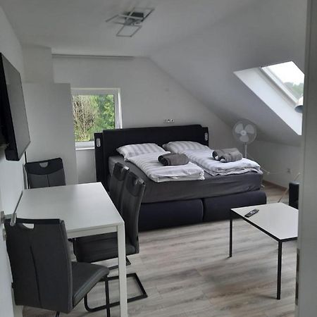 Ferienwohnung Apartment - Free Parking - Wifi - Kitchen エッセン エクステリア 写真