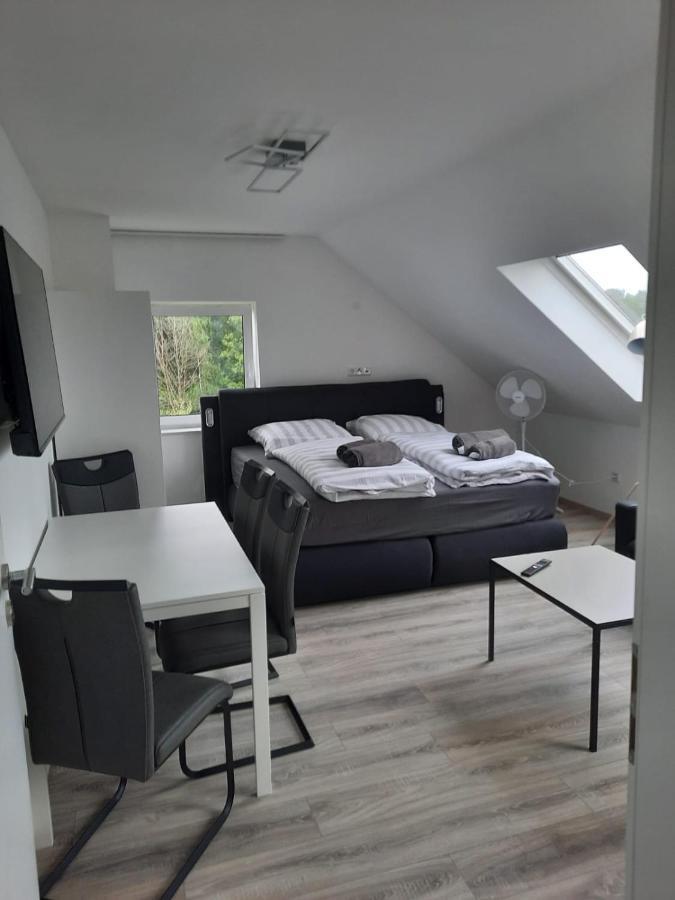 Ferienwohnung Apartment - Free Parking - Wifi - Kitchen エッセン エクステリア 写真