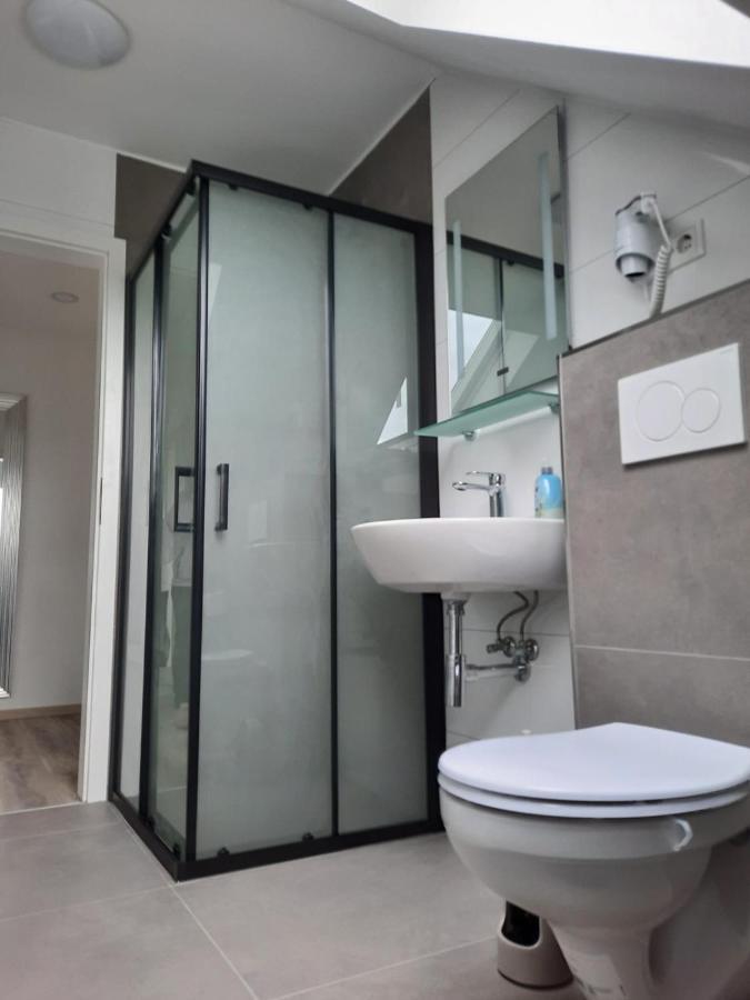 Ferienwohnung Apartment - Free Parking - Wifi - Kitchen エッセン エクステリア 写真