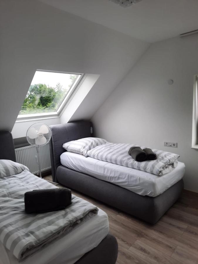 Ferienwohnung Apartment - Free Parking - Wifi - Kitchen エッセン エクステリア 写真